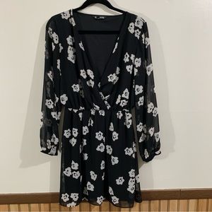 Express Black Floral Long Sleeve V-Neck Mini Dress (M, Black)